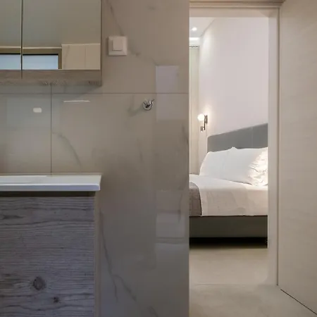 Peris 4 With Yard Steps To Old Town - Ac, Wifi