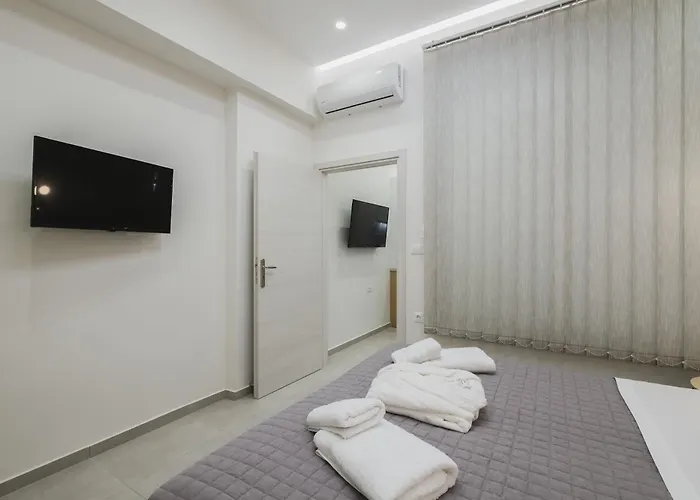 Peris 4 With Yard Steps To Old Town - Ac, Wifi * La Canea