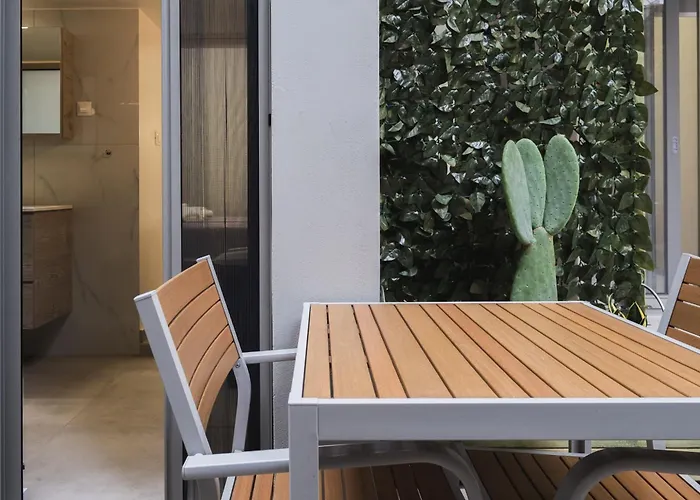 Peris 4 With Yard Steps To Old Town - Ac, Wifi