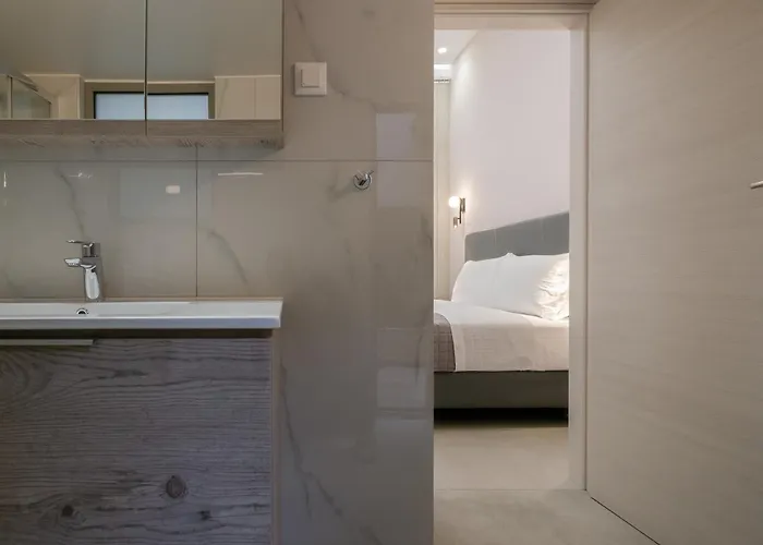 Peris 4 With Yard Steps To Old Town - Ac, Wifi