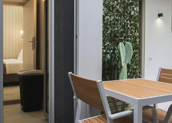 Διαμέρισμα Peris 4 With Yard Steps To Old Town - Ac, Wifi *